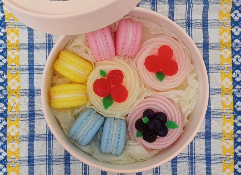 Большая коробка с мылом-десертами